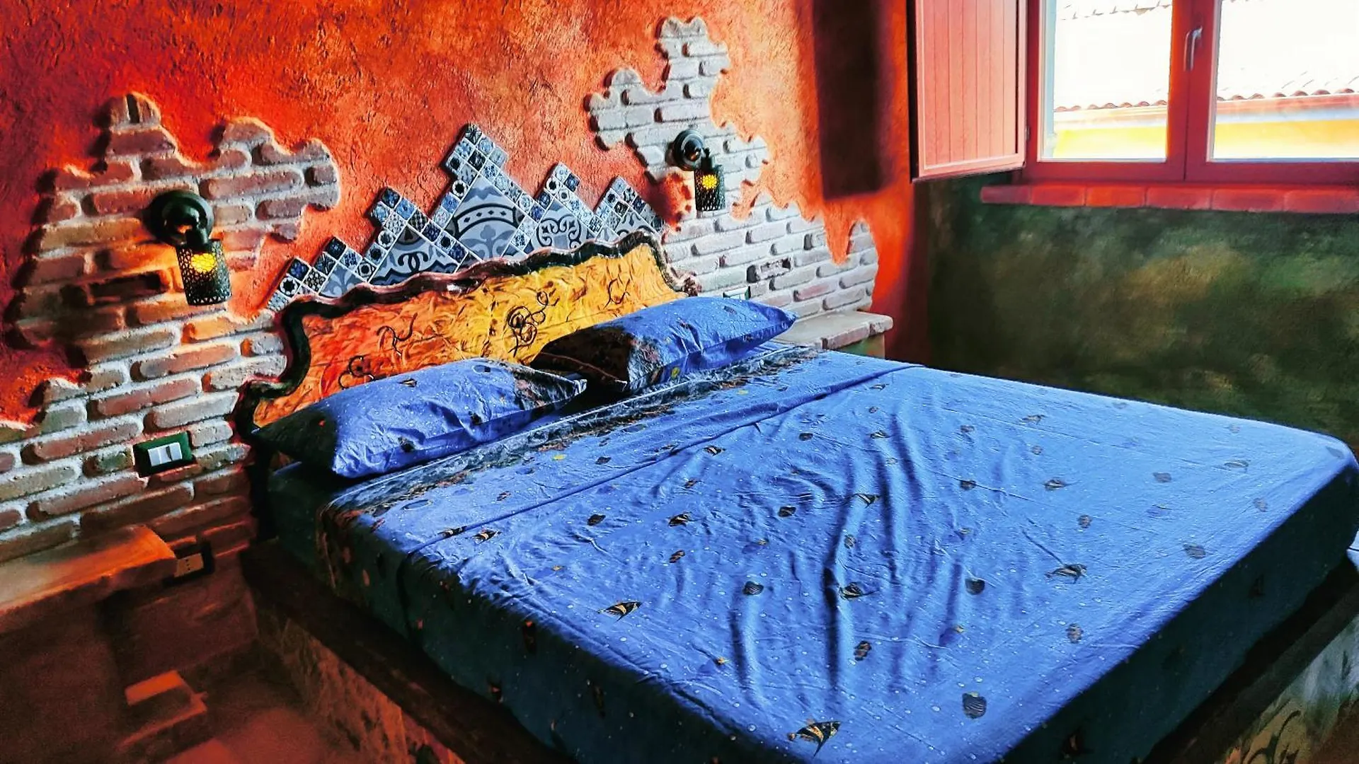 טאולאדה Casa Gaudi - House & Rooms בית הארחה